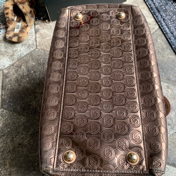 Micheal kors purse large size. - Picture 12 of 15